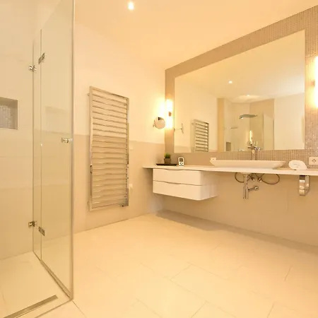 Duenenpalais, App 02